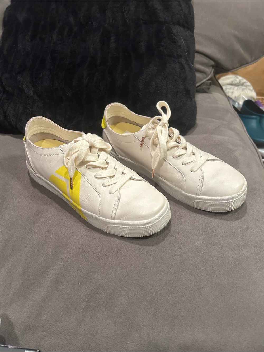 Dolce Vita White Leather Sneakers Yellow Accent Lace Up Women’s Shoes Size 8
